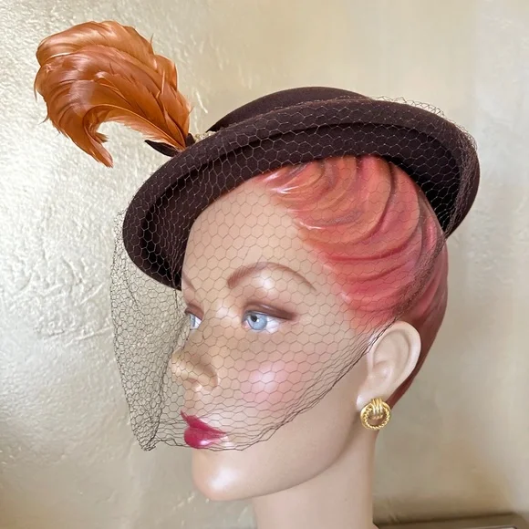 DAPPER 1940s' BROWN FELT HAT WITH PEAR & RUST COLORED FEATHER TRIM + VEIL